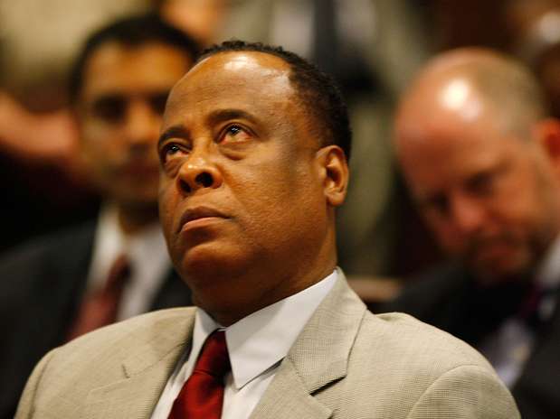 O Dr. Conrad Murray durante o julgamento que acabou condenando-o à prisão por negligência em tratamento Foto: Getty Images