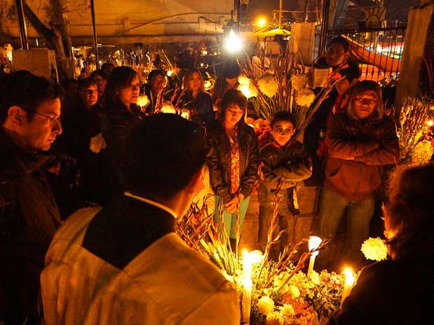 A crescente demanda pelo exorcismo é parcialmente explicada pela grande quantidade de mexicanos participando do culto da Santa Muerte Foto: Keith Morris / BBCBrasil.com