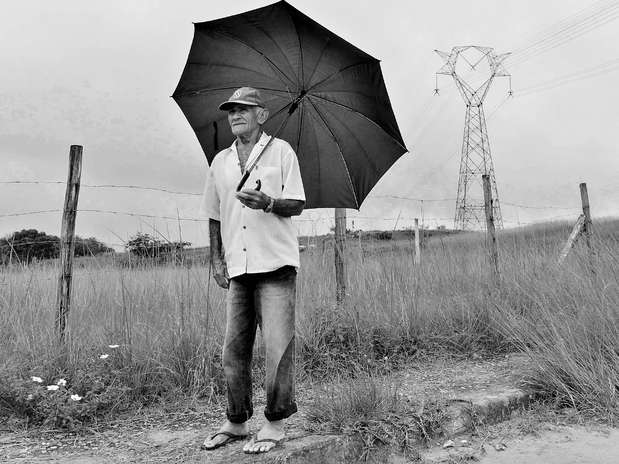 João Honório Trajano, 83 anos, aposentado e morador de Queimados, município da Baixada Fluminense Foto: Daniel Ramalho / Terra
