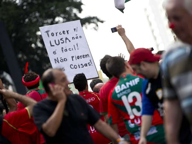 Torcedores da Portuguesa declaram não ser fácil acompanhar o clube rubro-verde Foto: Bruno Santos / Terra
