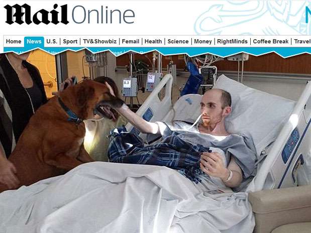 Imagem divulgada no tablóide britânico Daily Mail mostra Mike se despedindo do cão Rusty Foto: Reprodução