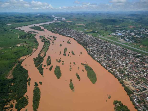 Cheia de rios preocupa moradores de municípios mineiros, como Governador Valadares Foto: Gil Leonardi/Imprensa MG / Divulgação