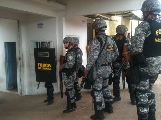 Agentes da Força Nacional e homens da Tropa de Choque da PM do Maranhão entraram pouco antes das 14h desta quinta-feira em uma das unidades do Complexo Penitenciário de Pedrinhas para conter um princípio de rebelião Foto: Janaina Garcia / Terra