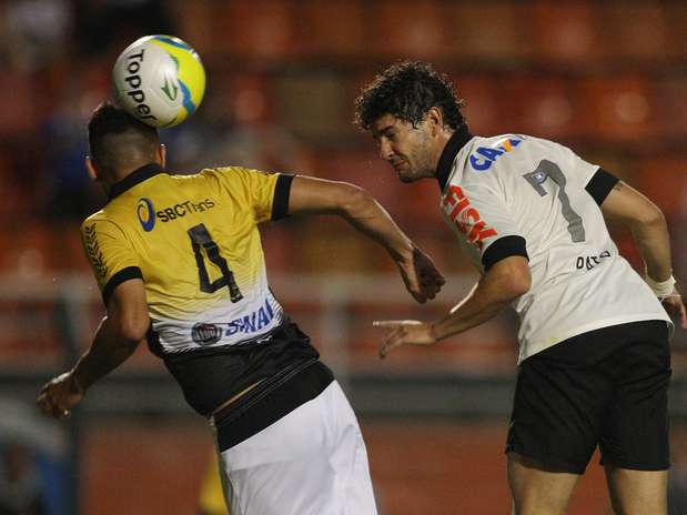 Em má fase e na mira da torcida, Pato deixa Corinthians Foto: Eduardo Viana / Agência Lance