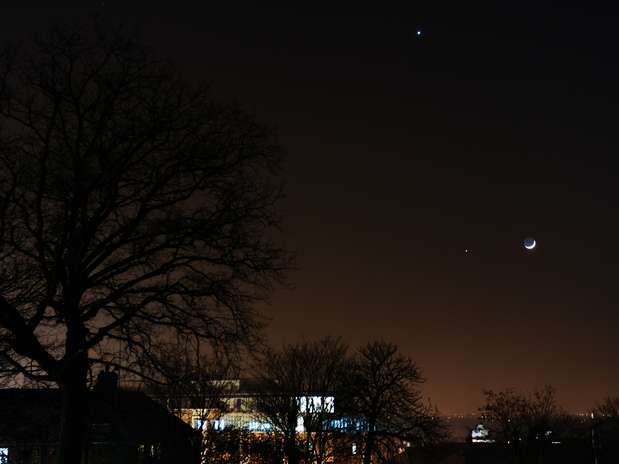 Vênus, acima, e Júpiter, abaixo, aparecem na noite de Londres, na Inglaterra Foto: Getty Images