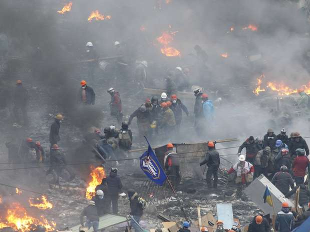 Ucrânia anuncia medidas de exceção após morte de 26 pessoas em Kiev