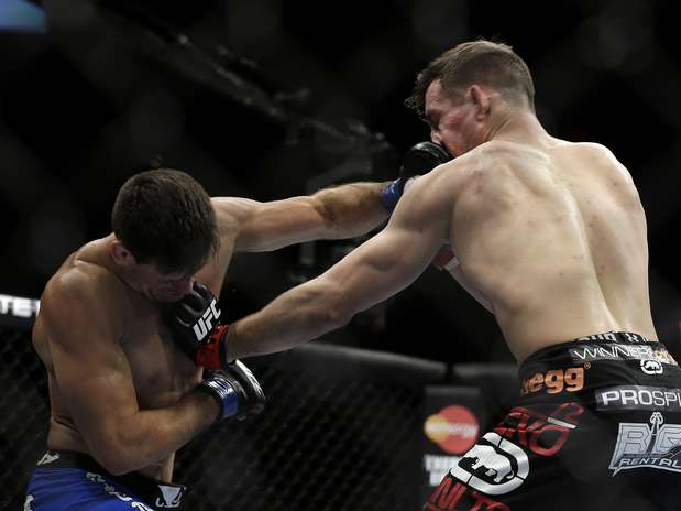 Demian Maia e Rory MacDonald foram agraciados com o prêmio de luta da noite Foto: AP