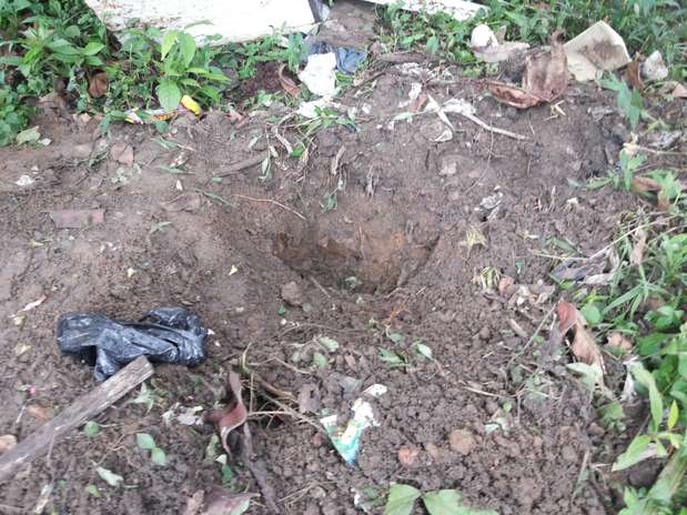 O caso foi denunciado à Polícia Militar pela tia da suspeita, que achou o corpo da criança enterrado no quintal da casa Foto: Márcio Azevedo / Especial para Terra