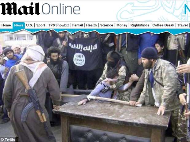 Extremistas sírios cortaram a mão direita de um acusado de roubo e transmitiram a punição ao vivo Foto: Daily Mail / Reprodução
