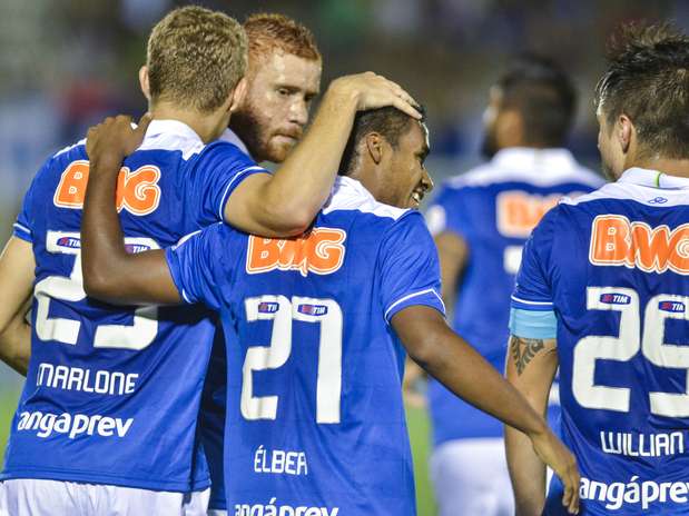 Jogadores do Cruzeiro festejam goleada sobre Nacional-MG Foto: Igor Coelho/Agência I7 / Gazeta Press