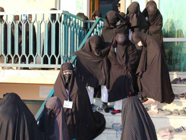 Uma escola religiosa não registrada no norte do Afeganistão está sendo acusada de radicalizar milhares de mulheres muçulmanas Foto: Malyar Sadeq Azad/ / BBCBrasil.com