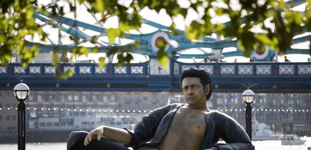 Jeff Goldblum ganha estátua pelos 25 anos de 'Jurassic Park'