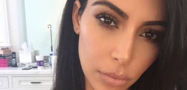 Cansou: Kim Kardashian deixa o cabelo curto e fãs aprovam