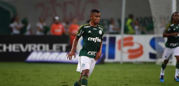 Nova era? Gabriel Jesus repete Neymar e estreia com festa e bons lances