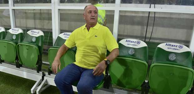 Na máquina do tempo alviverde, só Felipão não escapa de vaia