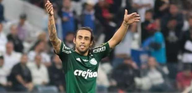 Valdivia dá lançamento incrível em clássico; veja lances