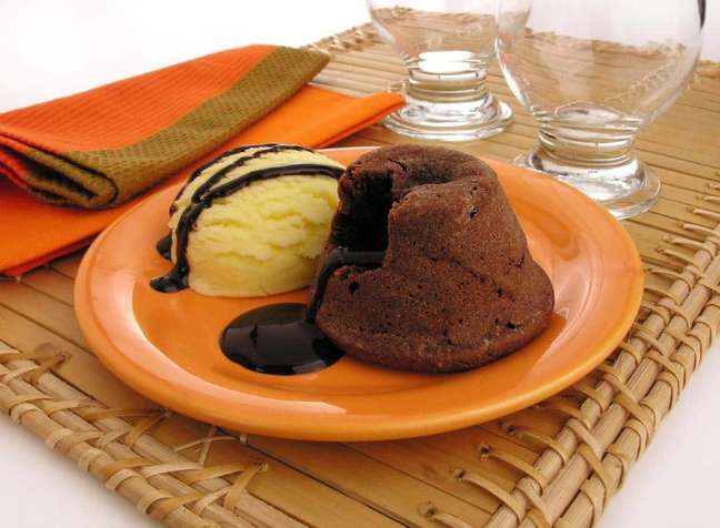 Petit gâteau de liquidificador | Foto: Guia da Cozinha Petit gâteau de liquidificador | Foto: Guia da Cozinha