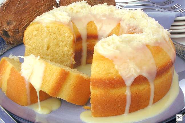 Bolo de coco com calda – Foto: Guia da Cozinha Bolo de coco com calda – Foto: Guia da Cozinha