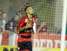 Paulinho fez o primeiro gol da partida no Estádio Serra Dourada. Foto: Carlos Costa / Agência Lance