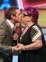 Maldonado y Viñuela sorprenden con beso en "Juga2". Foto: Gentileza TVN