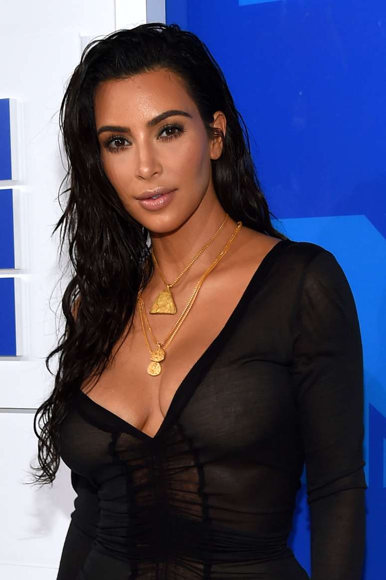 Kim Kardashian Posa Completamente Nua Em Hotel De Miami