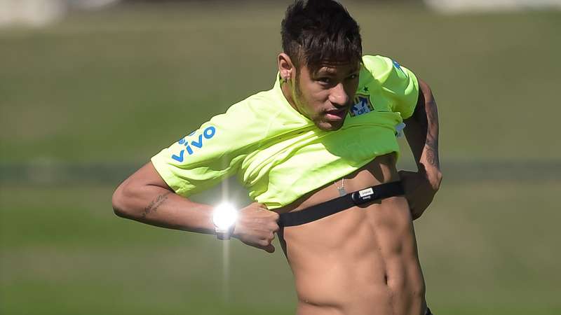 Neymar posta número de celular no Twitter e causa furor