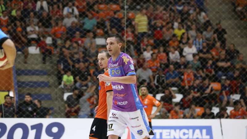 Favoritos, Carlos Barbosa e Corinthians caem na Liga Futsal - Terra