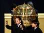 En la imagen, los niños Ismael y Sherley cantan el número ganador, el 76058, en el sorteo de El Gordo de Navidad, en Madrid, el 22 de diciembre de 2012. Foto: Susana Vera / Terra