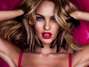 Desde hace décadas los labios rojos se han convertido en sinónimo de sensualidad. Por esta razón, este 14 de febrero te proponemos que seduzcas a tu pareja con un atractivo labial rojo.  Foto: Victoria's Secret