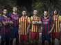 Barcelona presentó su nueva indumentaria, que será usada para la campaña 2013-2014. El uniforme títular conserva el tradicional blaugrana, mientras que el de visita nuestra una playera amarilla con franjas rojas. Foto: Divulgación