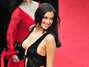 La modelo rusa Irina Shayk se robó todas las miradas en la alfombra roja del Festival de Cine que se celebra en Cannes, por su atrevido vestido. Irina lució un atuendo negro del diseñador Roberto Cavalli que se destacó por su escote de vértigo. El vestido tenía dos diseños a cada lado de la cintura en forma de óvalos que hacían ver la piel de la sensual rusa. Foto: Getty Images