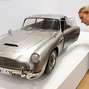 Objetos de James Bond para recordar sus 50 años. Foto: AFP