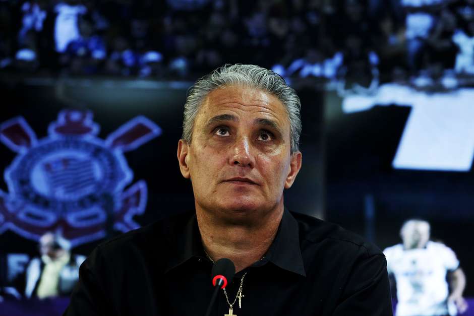 Tite pede calma com vaiado Lodeiro e também se diz nervoso