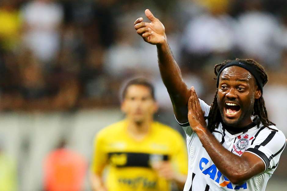 Agora embala? Love dá assistência e é decisivo pela 1ª vez