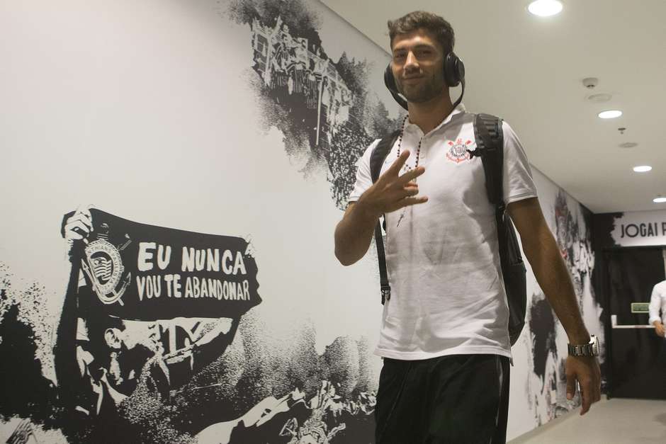 Corinthians defende boa fase e tenta garantir primeiro lugar contra o Santos