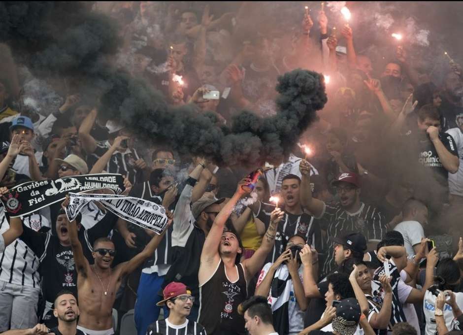 Palmeiras perde sócios e é ultrapassado pelo Corinthians