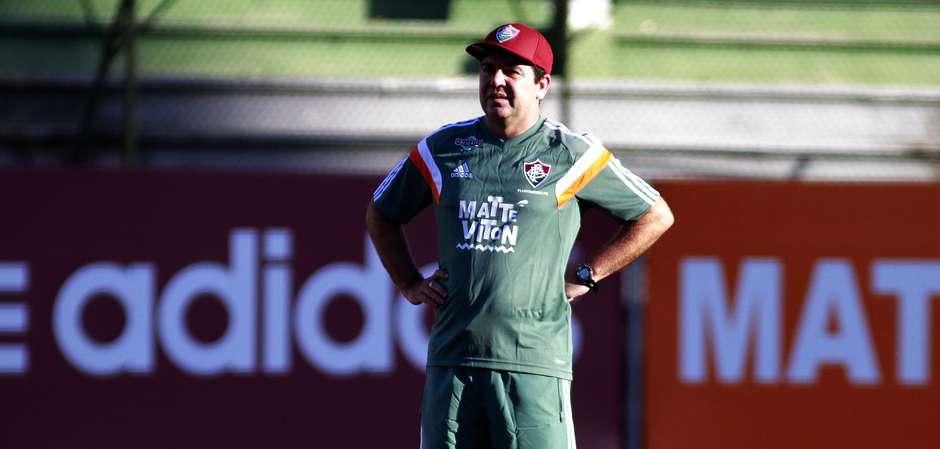 Enderson ajusta time do Fluminense e testa Renato na lateral