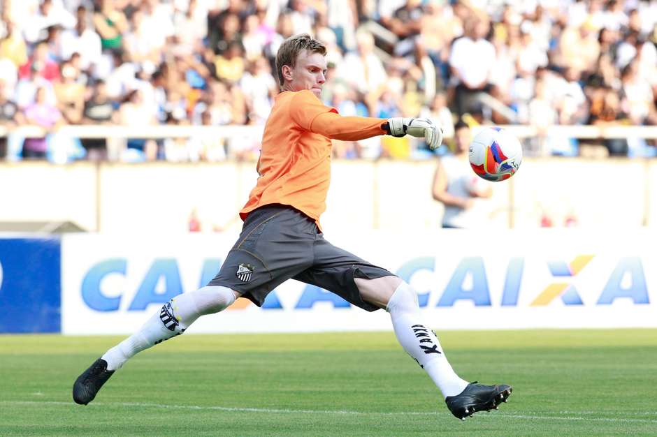 Corinthians deve repassar goleiro Douglas para a Chapecoense