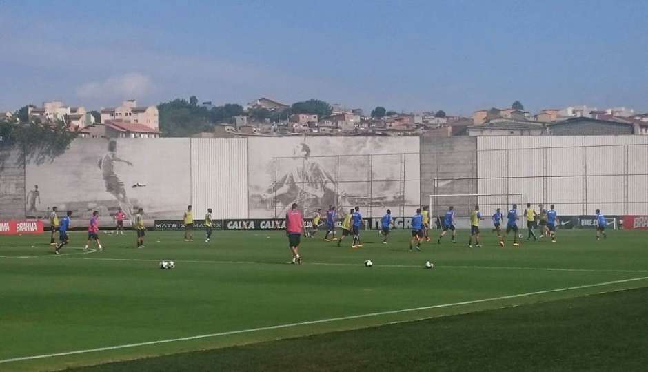 Tite mantém titulares no Corinthians e foca em bola parada