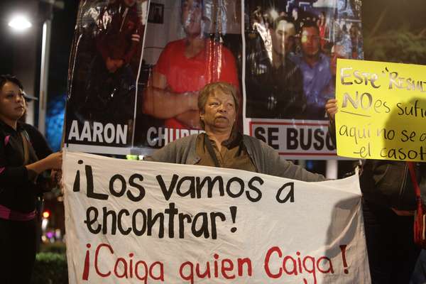 Despus de 3 meses de espera y tras el hallazgo de una fosa con 13 cadveres en Tlalmanalco, Estado de Mxico, los familiares de los 12 jvenes plagiados del bar After Heavens en la Zona Rosa no estn conformes y afirmaron que siguen sin una respuesta clara ya que no aceptan la versin que dieron a conocer de manera conjunta la PGR y PGJDF.