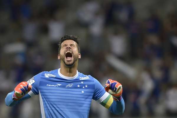 O Cruzeiro teve uma vitória tranquila contra o Universitario Sucre, por 2 a 0, e avançou para as oitavas de final da Copa Libertadores. O goleiro Fábio pouco trabalhou no jogo