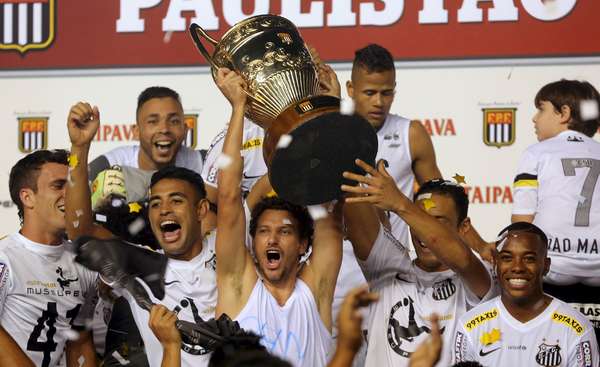 O Santos venceu o Palmeiras por 4 a 2 nos pênaltis, depois de triunfar por 2 a 1 no tempo normal, e conquistou o Campeonato Paulista de 2015
