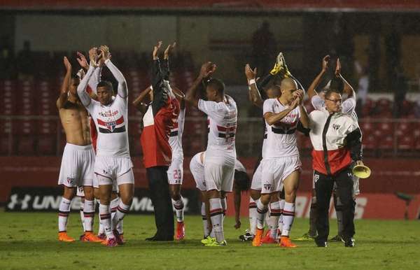 O São Paulo demorou, mas conseguiu comemorar a vitória contra o Flamengo, por 2 a 1, após dominar completamente o jogo