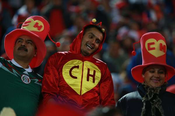 Mexicanos vão fantasiados de Chapolim para acompanhar partida