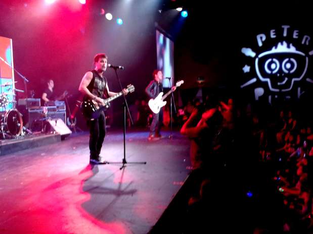 Rock Bones, banda de la serie televisiva 'Peter Punk', llegó al escenario para poner un toque de rock al festivo encuentro. Foto: Javier Garibay / Terra