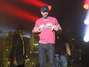 Enrique Iglesias makes bras fly in New York City (Photos)