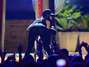 Video: Nicki Minaj seduce a Lil Wayne con un lap dance