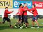 La Roja de Jorge Sampaoli vive "alegre" práctica sabatina