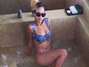 Rihanna dedica foto desde su jacuzzi a Chris Brown