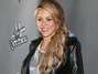 Shakira pasa desapercibida en su visita a la universidad